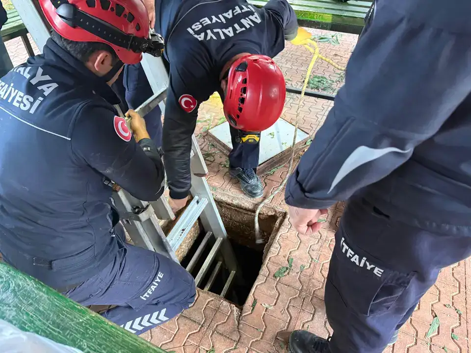 Muratpaşa’da 6 Yaşındaki Çocuk Foseptik Çukuruna Düştü! 2